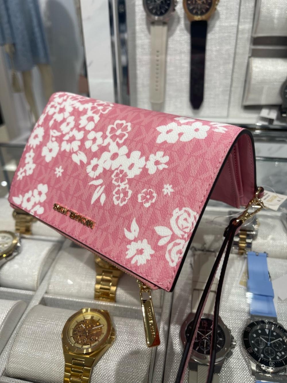 MICHAEL KORS JST Lg Double Zip Printed Signature Logo Wristlet Wallet
Carnation - Picture 15 of 16